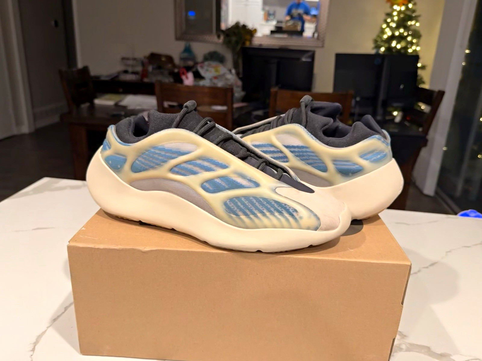 adidas Yeezy 700 V3 Kyanite GY0260 Men’s Low Top Lace-Up Mesh Sneakers 2021