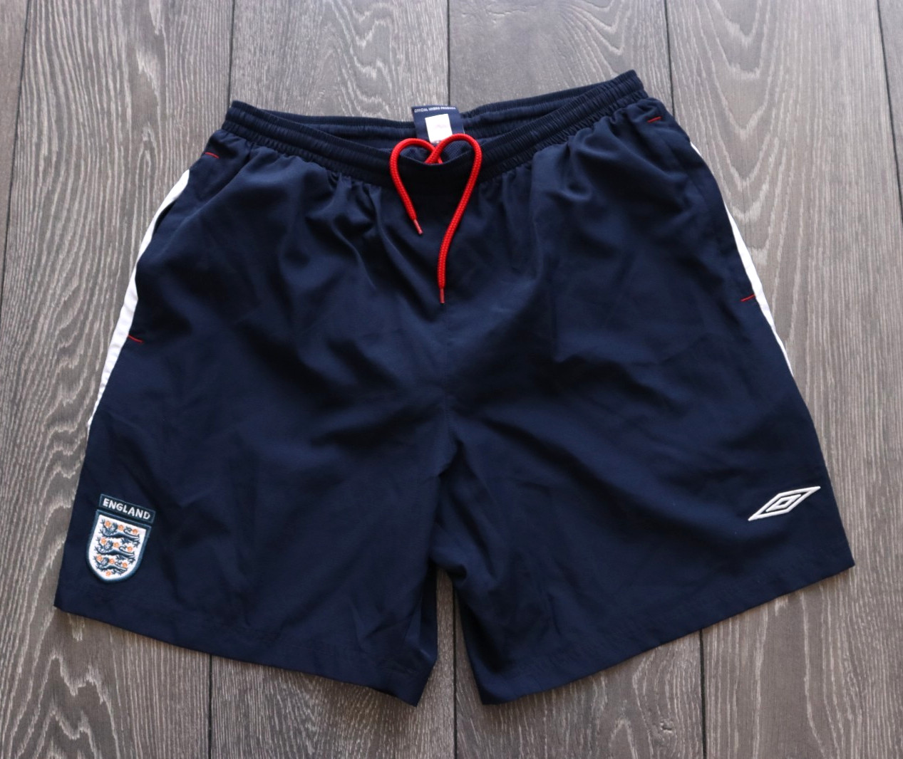 ORIGINAL UMBRO ENGLAND 2000's FOOTBALL SHORTS SIZE MENS LARGE VINTAGE POCKETS