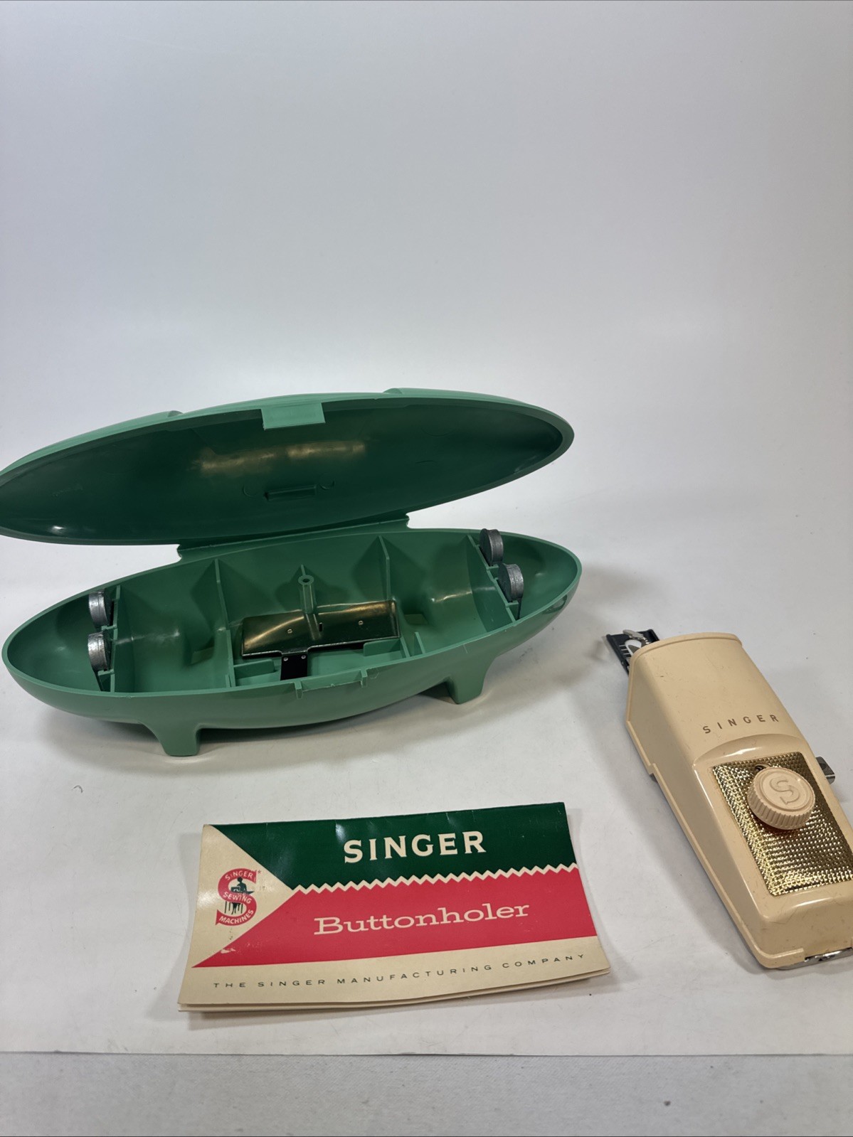 Rare Vintage Singer Needle Buttonholer 489500 Green In case with templates.