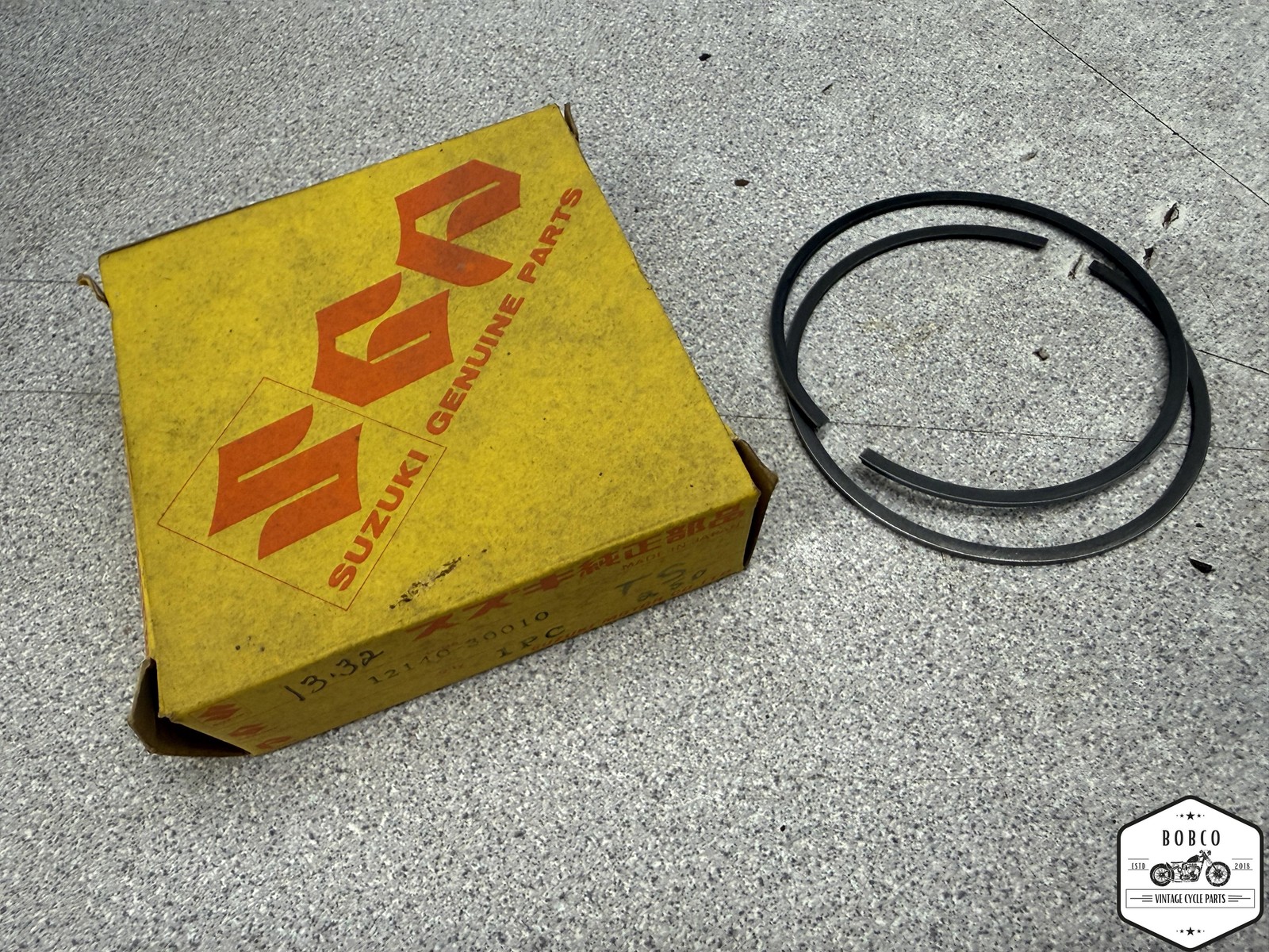 NOS 12140-30010 Suzuki TS250 TM250 GT500 GT750 PISTON RINGS E2-5478.AEN