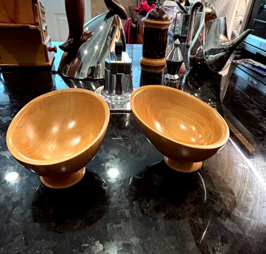 Twergi for Alessi. Postmodern Wooden Bowls by Massimo Iosa Ghini. Twergi for Alessi. Postmodern Wooden Bowls by Massimo Iosa Ghini.