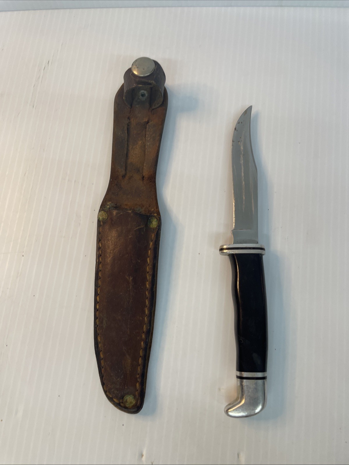 VINTAGE BUCK USA KNIFE 102 SKINNER SURVIVAL - Needs A Collectors TLC - Pre Owned
