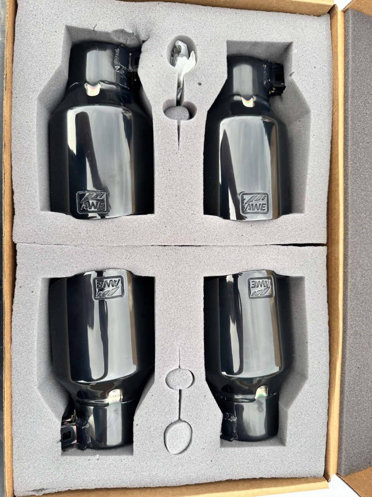 4” AWE Black Diamond exhaust tips 2.5” inlet 4” AWE Black Diamond exhaust tips 2.5” inlet