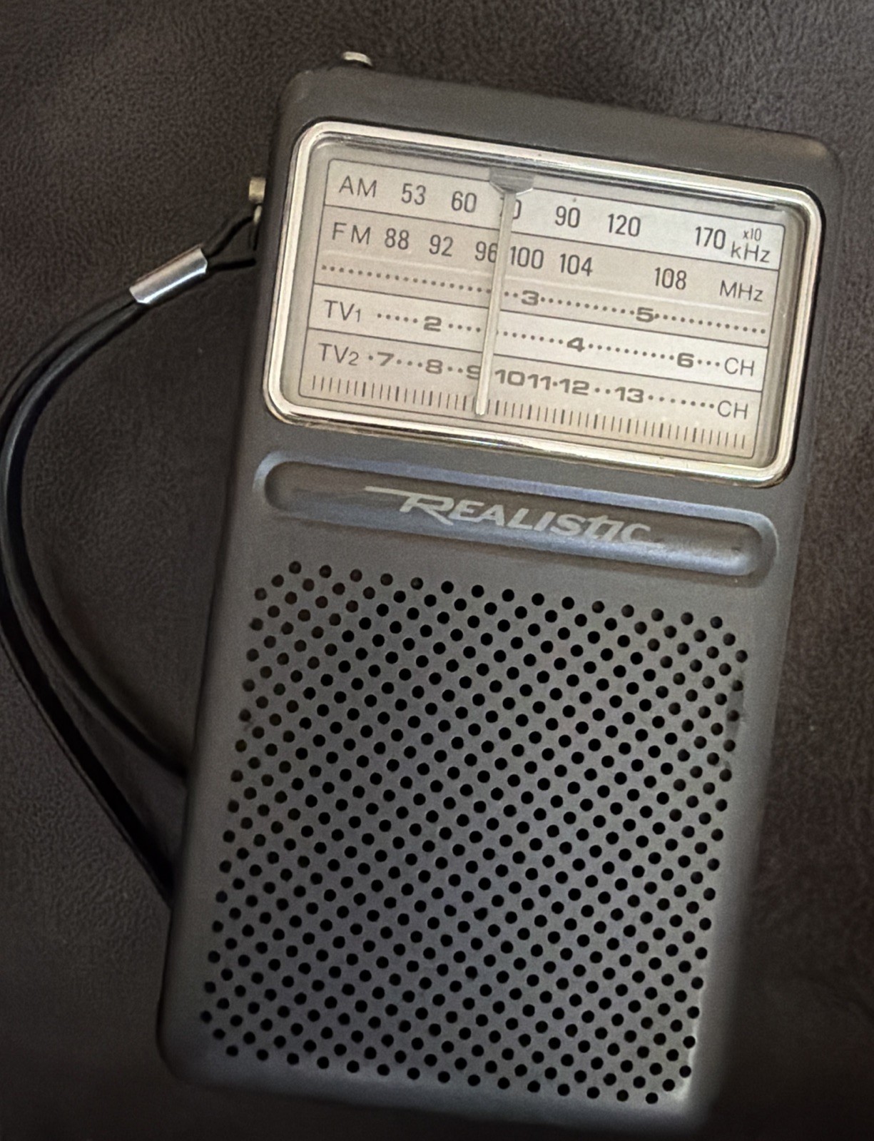 Vintage REALISTIC Hand Held AM/FM Radio RADIO SHACK #12-614 Vintage REALISTIC Hand Held AM/FM Radio RADIO SHACK #12-614