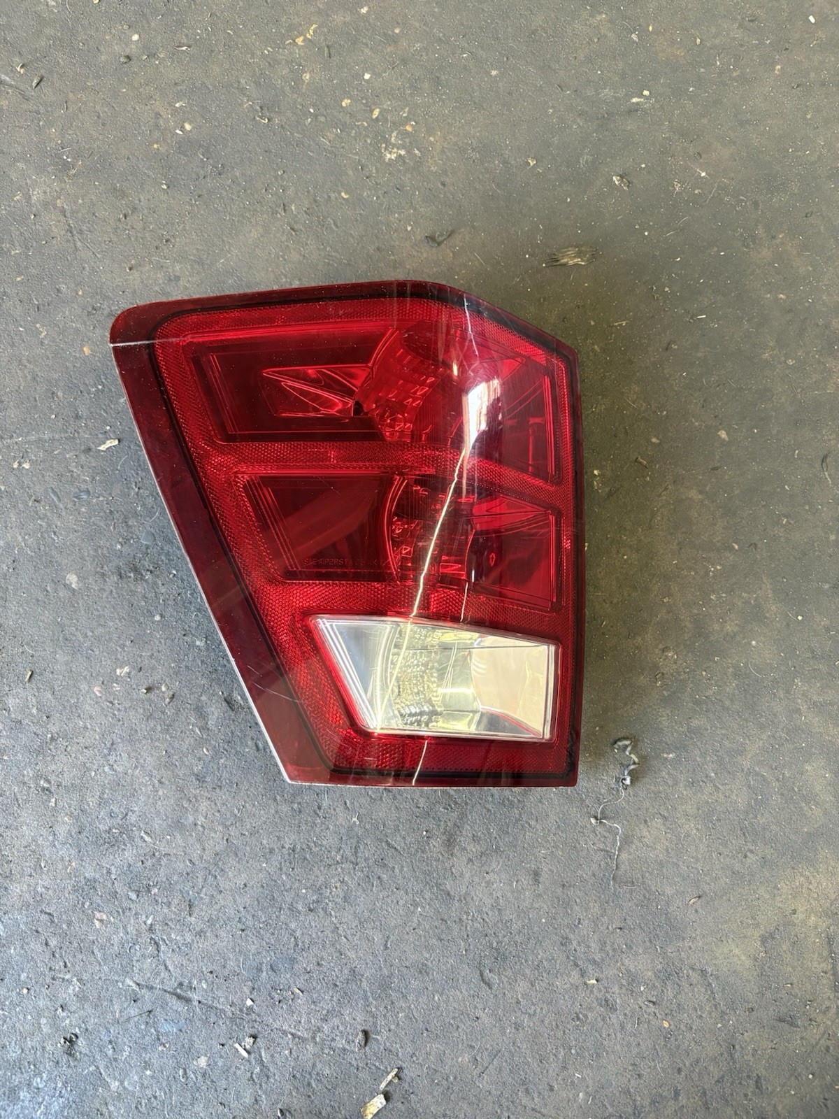 Valeo Sylvania 2005-2006 Jeep Grand Cherokee Drivers Side tail light Valeo Sylvania 2005-2006 Jeep Grand Cherokee Drivers Side tail light