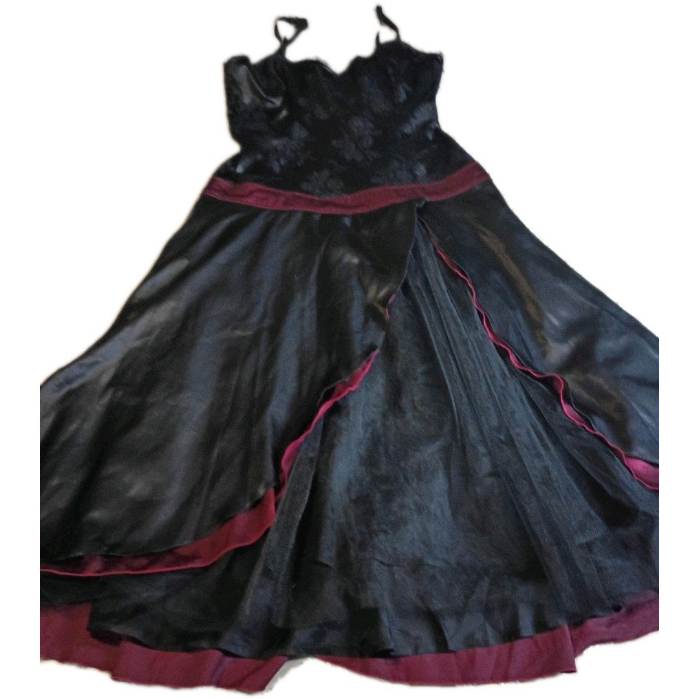 Vintage Lip Service Helena Gothic Goth Black and Burgundy Dress L Vintage Lip Service Helena Gothic Goth Black and Burgundy Dress L