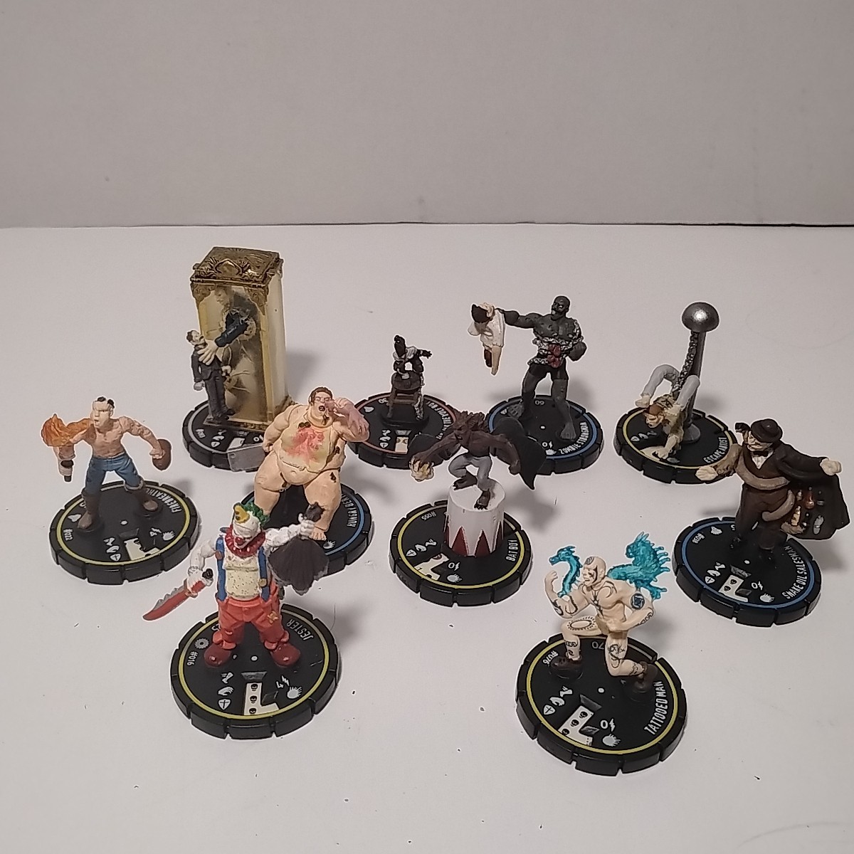 Horrorclix Freakshow Circus Lot Of 10 With Most Cards See Description Horrorclix Freakshow Circus Lot Of 10 With Most Cards See Description