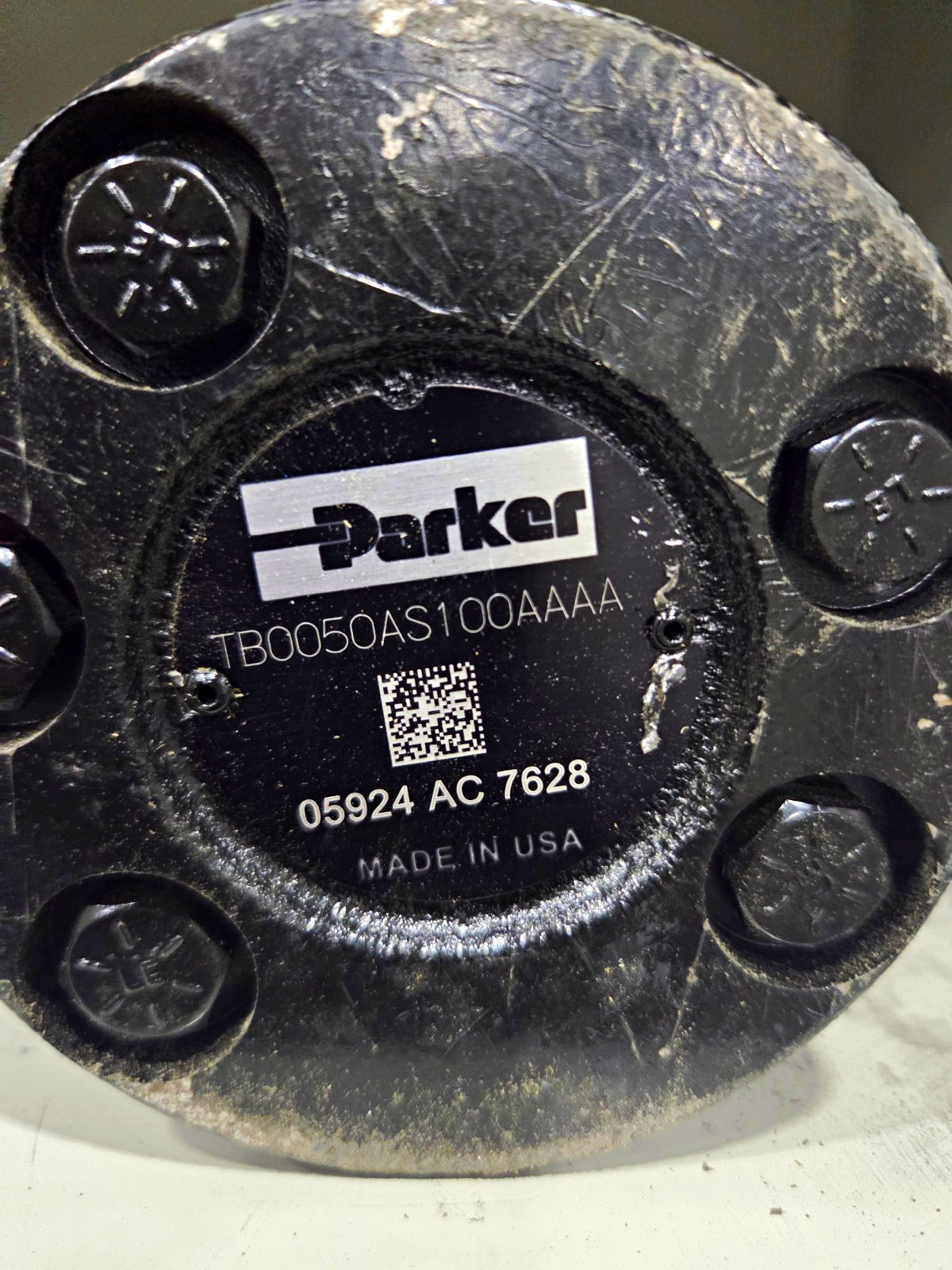 Parker Hydraulic Motor TB0050AS100AAAA Flange Mount 1in 6B Spline Shaft