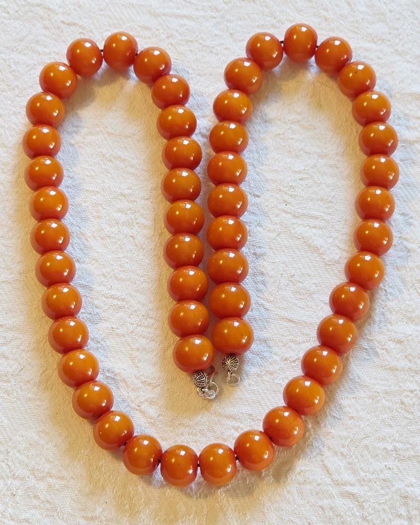 Vintage 105,2 grs NecklaceAmber  Bakelite  Butterscotch  52  Beads