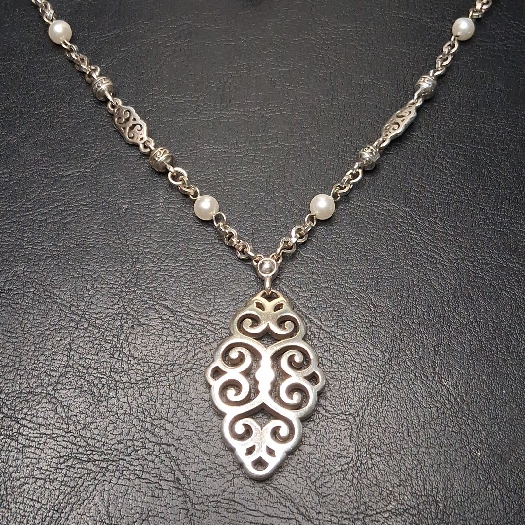 BRIGHTON Geneva Pearl Necklace/Pendant. 16.640 BRIGHTON Geneva Pearl Necklace/Pendant. 16.640