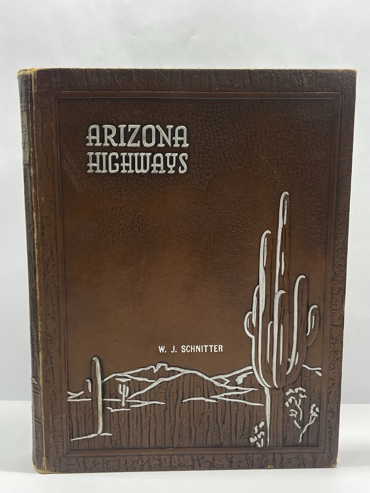 ARIZONA HIGHWAYS - 1955 - Full Year Hardbound Book of Magazines - Good Condition ARIZONA HIGHWAYS - 1955 - Full Year Hardbound Book of Magazines - Good Condition