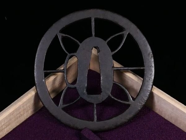 Tsuba Japan Antique Japanese Sword Edo Period Iron Petal Cutout Design Akasaka