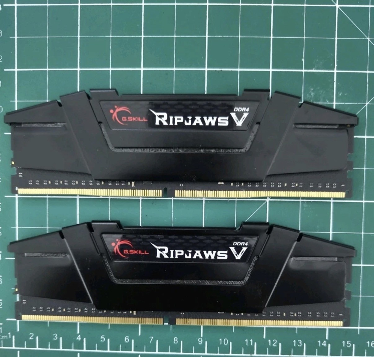 G.SKILL Ripjaws V 16GB DDR4 SDRAM Memory Module (f4-3600c18d-16gvk)