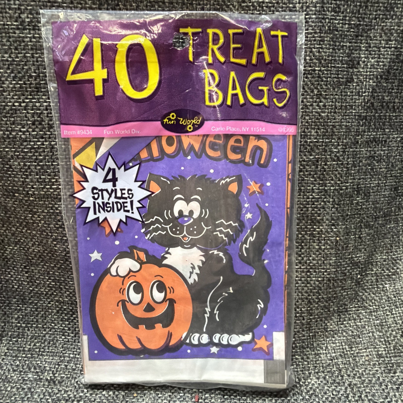 Vintage Fun World Halloween Trick Or Treat Bags 40 Count JOL Cat Spider NOS 1995 Vintage Fun World Halloween Trick Or Treat Bags 40 Count JOL Cat Spider NOS 1995