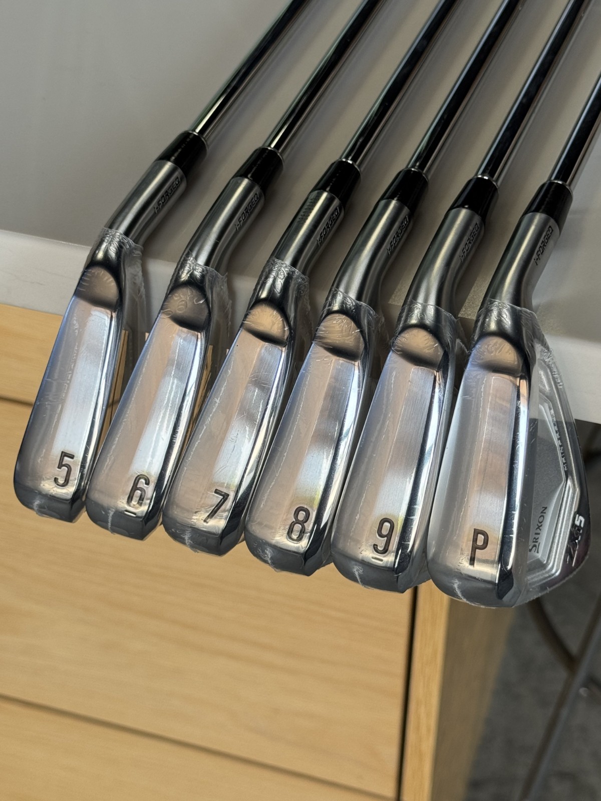 Srixon ZXi5 Iron set 5-PW Dynamic Gold R300 shaft Srixon ZXi5 Iron set 5-PW Dynamic Gold R300 shaft