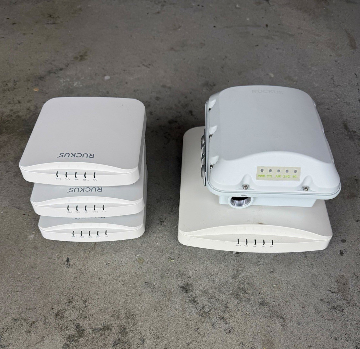 Ruckus 350 Unleashed Lot of 5 Wireless Access Points Dual-Band 300Mbps White Ruckus 350 Unleashed Lot of 5 Wireless Access Points Dual-Band 300Mbps White