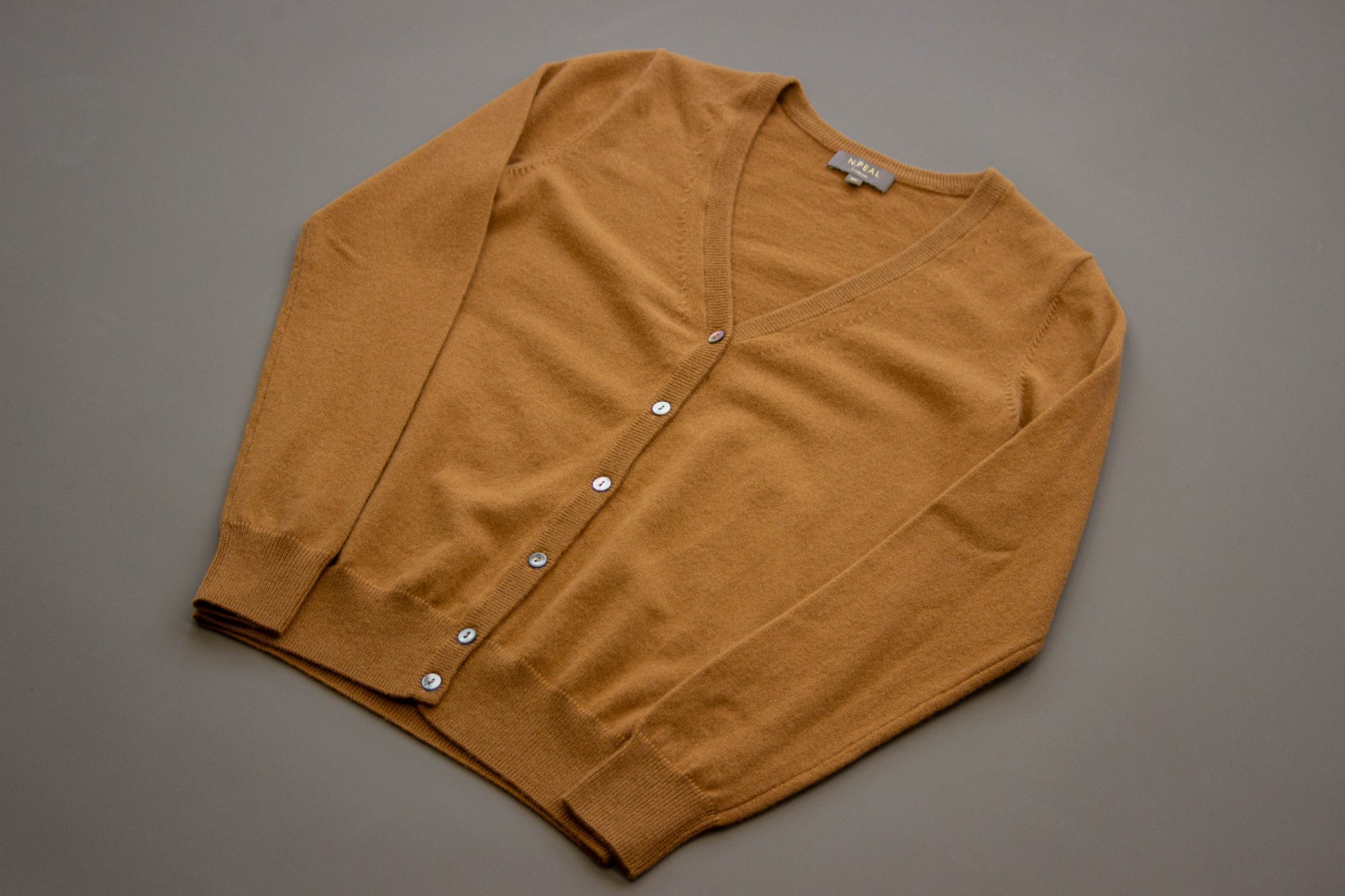 N. Peal V-Neck Cashmere Vicuna Cardigan / XS / RRP £265