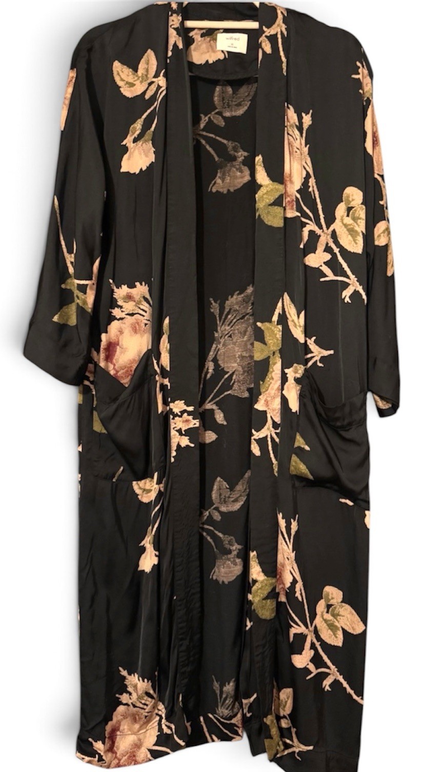 Aritzia Wilfred Durante Black Satin Floral Viscose Robe Duster Kimono XS Boho Aritzia Wilfred Durante Black Satin Floral Viscose Robe Duster Kimono XS Boho