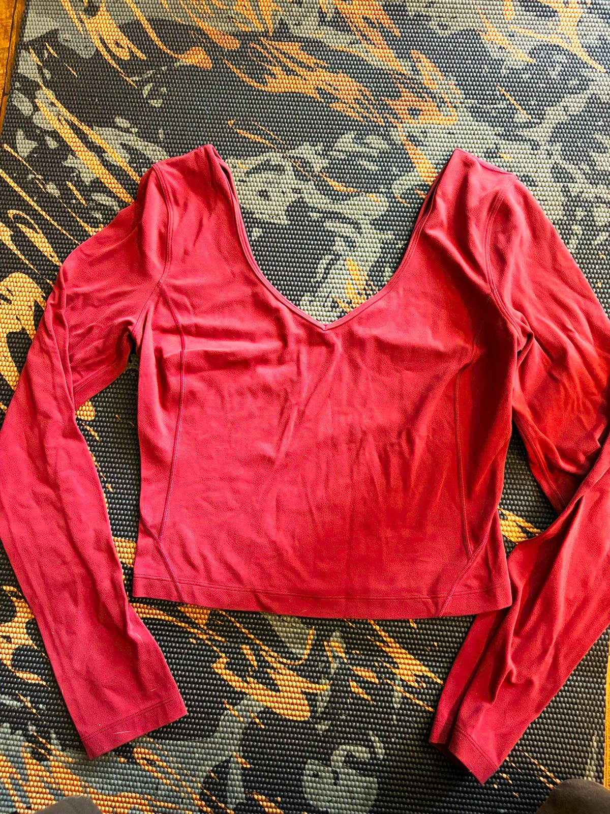 lululemon athletica Women’s S Red V-Neck Long Sleeve Cropped Slim Yoga Top lululemon athletica Women’s S Red V-Neck Long Sleeve Cropped Slim Yoga Top