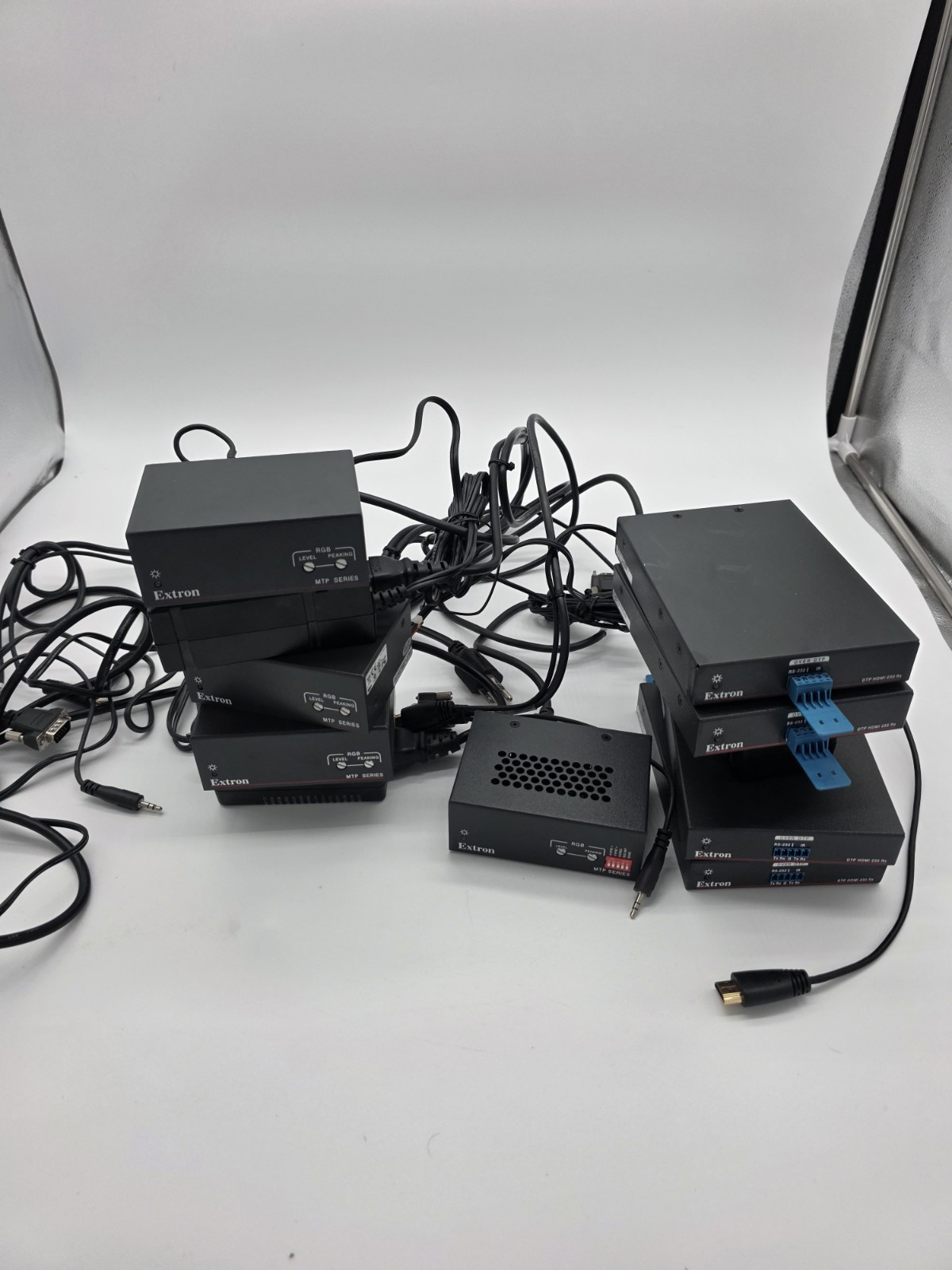 Lot Extron 4 DTP HDMI 230 Rx + 4 MTP Series VGA Receivers + Power Supplies