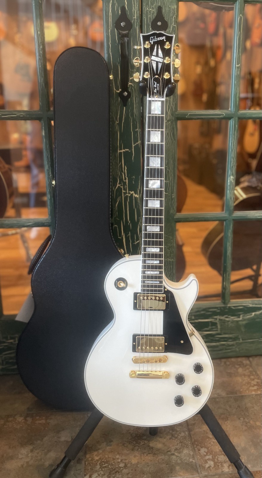 Gibson Les Paul Custom Shop Electric Guitar Alpine White w/ Hardshell Case & COA Gibson Les Paul Custom Shop Electric Guitar Alpine White w/ Hardshell Case & COA