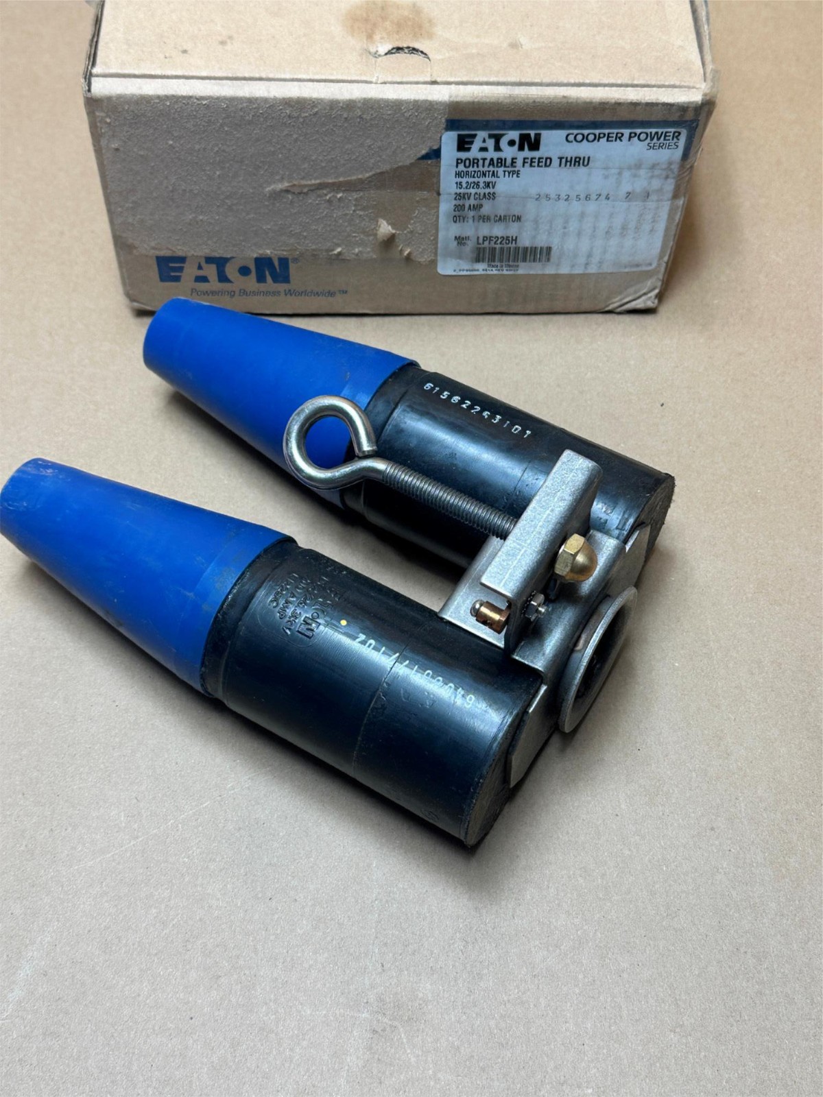 Eaton Cooper Power Series Portable Feed Thru Horizontal 15.2/26.3kV 200A 25kV CL Eaton Cooper Power Series Portable Feed Thru Horizontal 15.2/26.3kV 200A 25kV CL