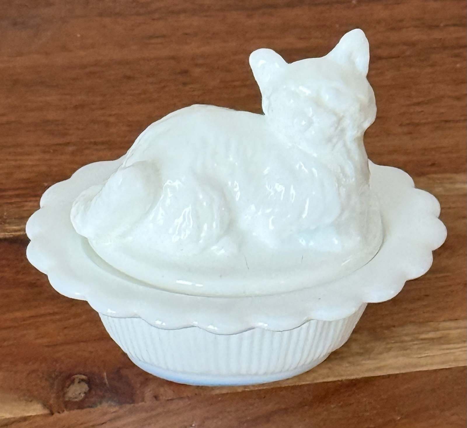 Mosser Glass Cat On A Basket Salt Cellar Dip - White / Milk Glass
