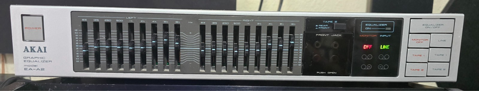 Akai EA-A2 Graphic Equalizer working good cosmetics Akai EA-A2 Graphic Equalizer working good cosmetics
