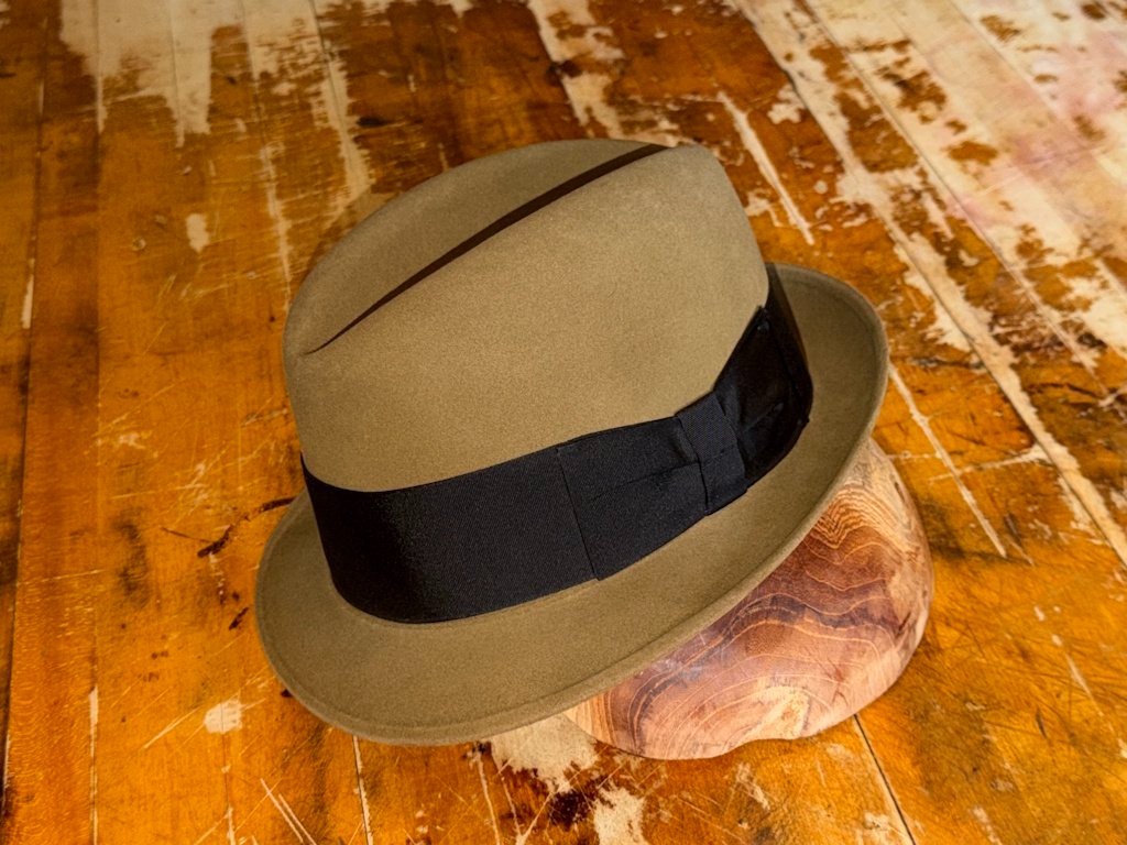 Vintage Cavanagh Edge Fedora – Brass Fur Felt – Size 7¼ – 1960s