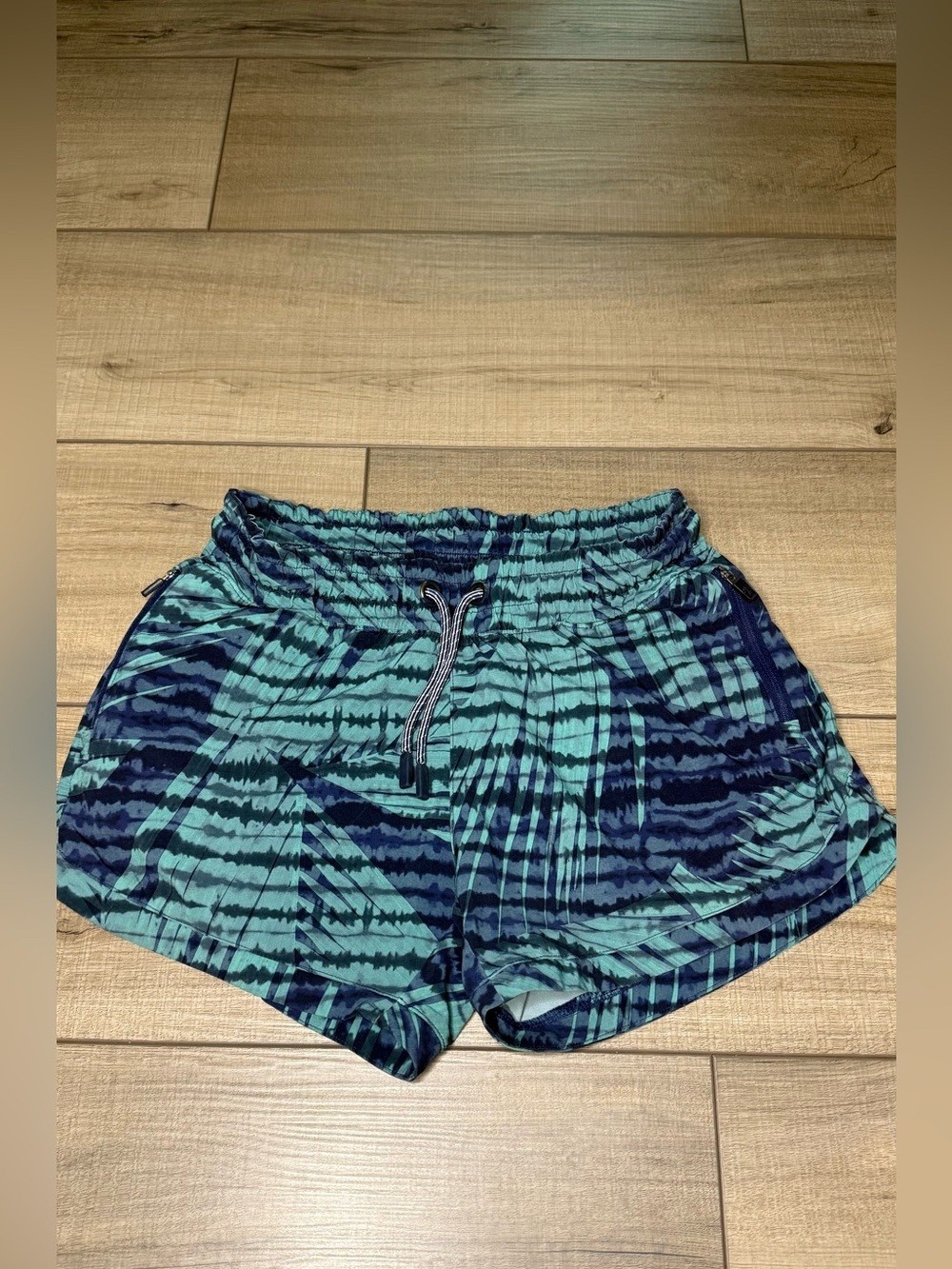 Athleta Girl Running Shorts L 12 Blue Tropical Print Zip Pockets Athletic Athleta Girl Running Shorts L 12 Blue Tropical Print Zip Pockets Athletic