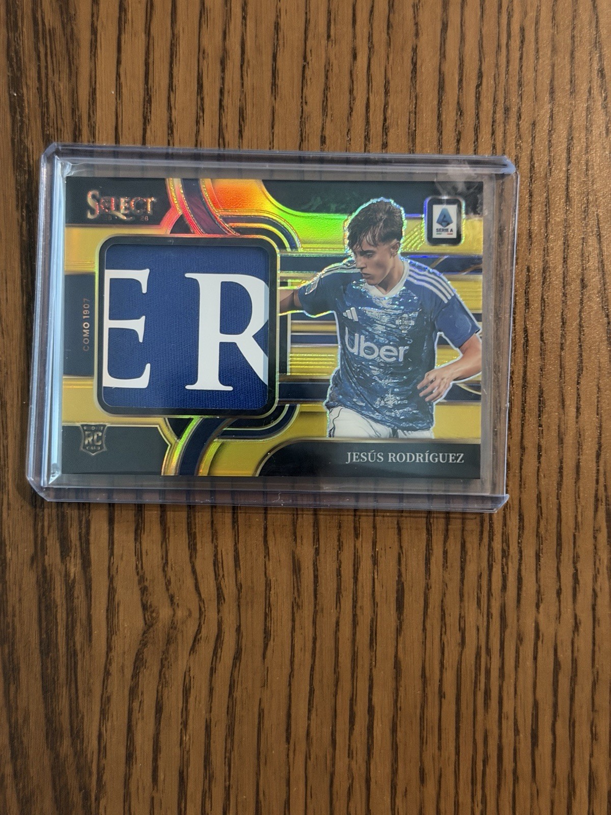 2025-26 Panini Select Jumbo Swatch Gold #/10 Jesus Rodríguez RC Como 1907 2025-26 Panini Select Jumbo Swatch Gold #/10 Jesus Rodríguez RC Como 1907
