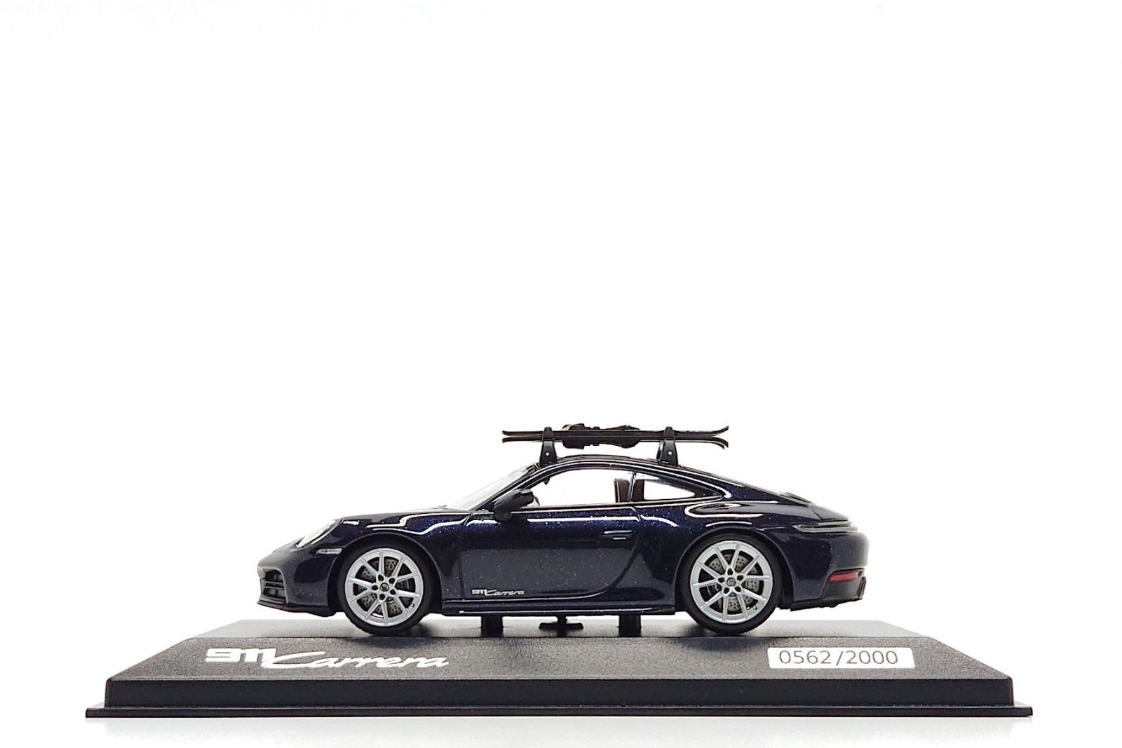 Minichamps 1:43 Porsche 911 Carrera (992.2) in Carbon Black (Dealer Edition) Minichamps 1:43 Porsche 911 Carrera (992.2) in Carbon Black (Dealer Edition)