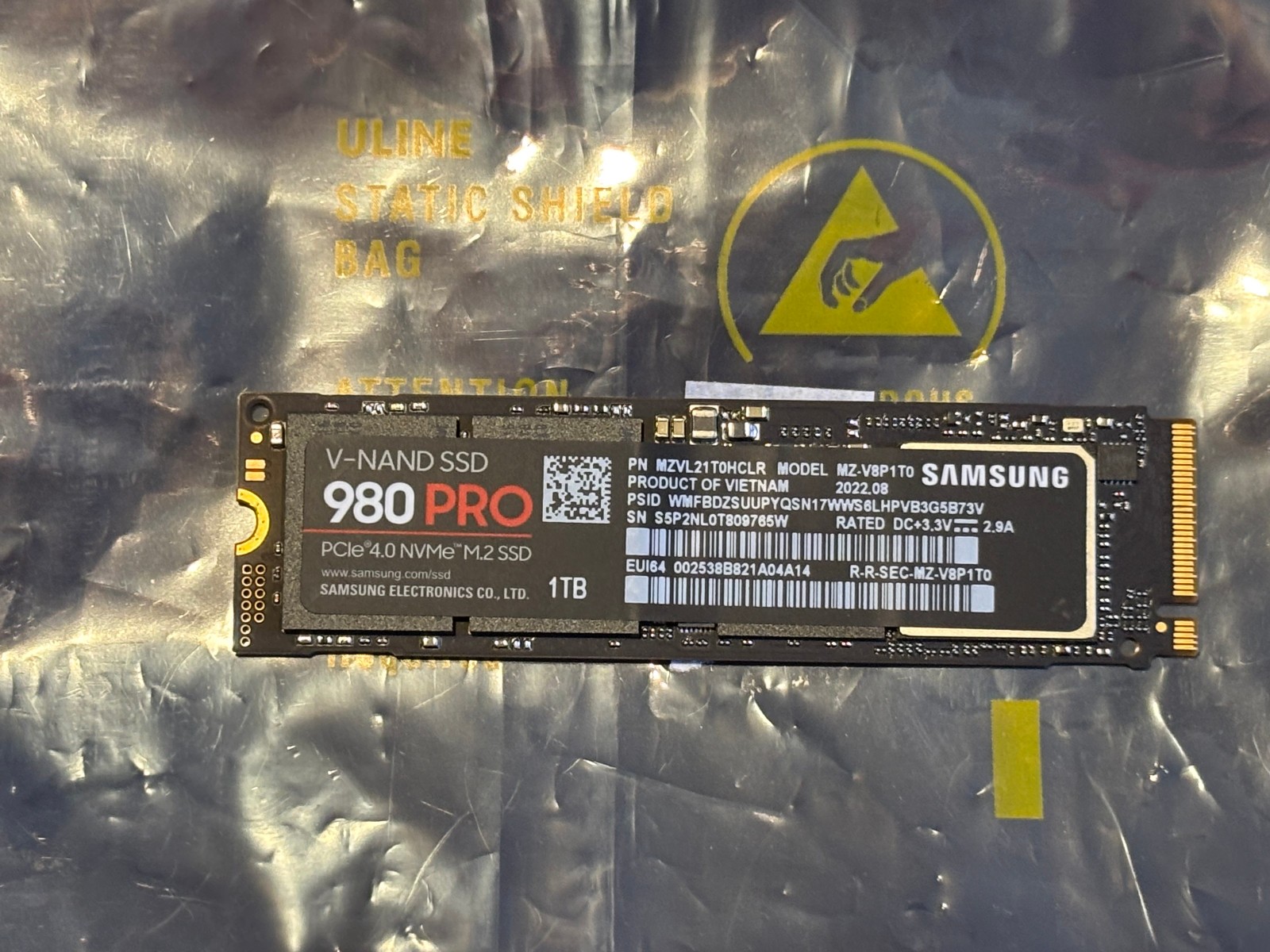 Samsung 980 PRO 1TB NVMe PCIe 4.0 M.2 Internal SSD MZ-V8P1T0 EC