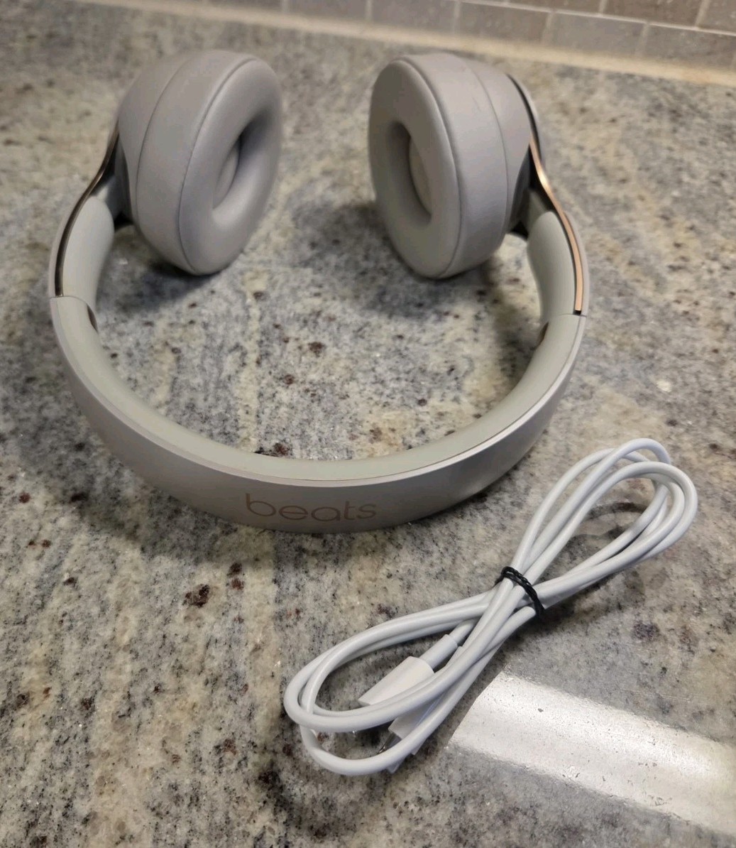 Beats by Dr Dre - Solo Pro Wireless Over On Ear Headphones Gray w/ Charger Wire