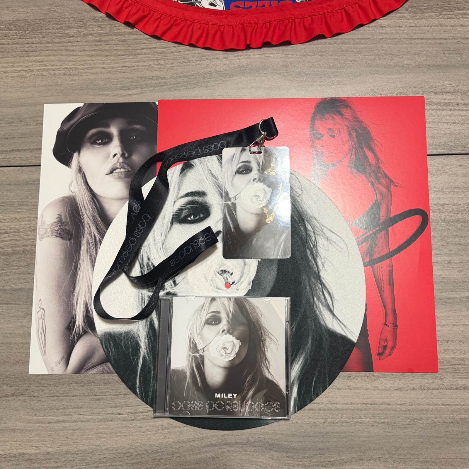 Miley Cyrus - Bass Persuades (CD Promo Bundle) Miley Cyrus - Bass Persuades (CD Promo Bundle)