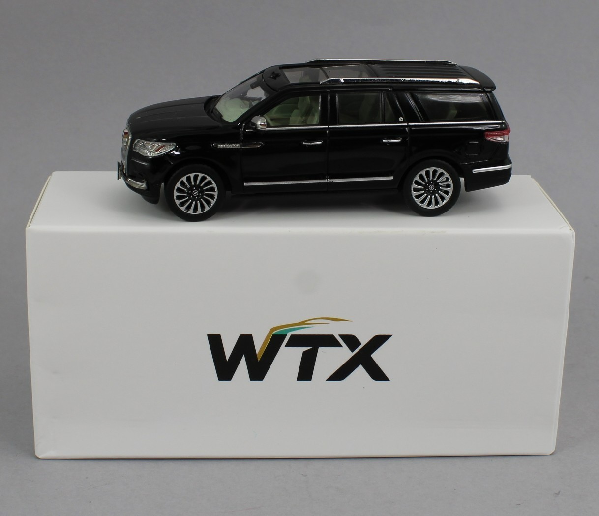 1:64 *WTX* Lincoln Navigator SUV *BLACK* High Detailed Diecast NIB