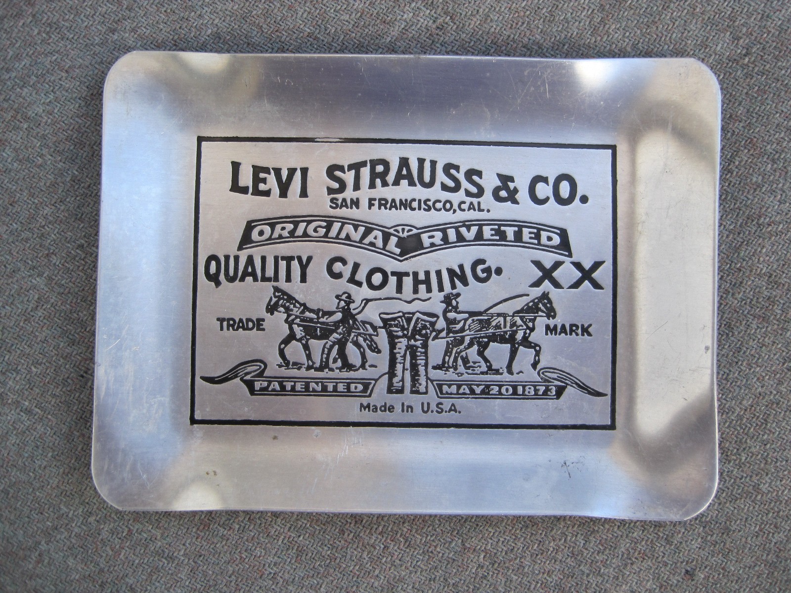 VINTAGE 1970s LEVI'S STRAUSS ADVERTISING ALUMINUM METAL TRAY DENIM JEANS PROMO