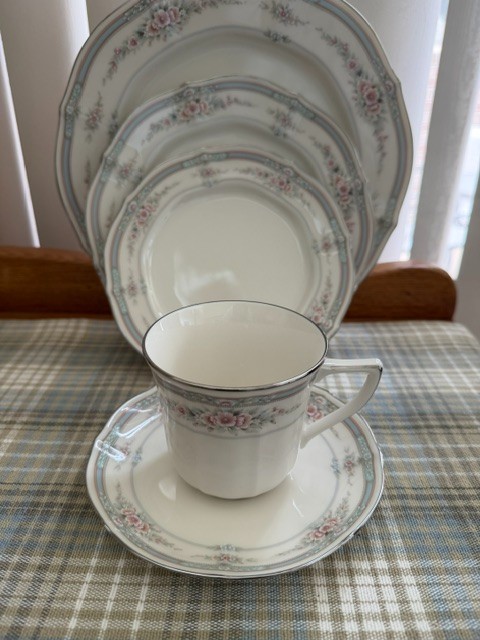 Rothschild by Noritake 5 Pcs PLACE SETTING #7293 NOS Never Used & PERFECT Rothschild by Noritake 5 Pcs PLACE SETTING #7293 NOS Never Used & PERFECT