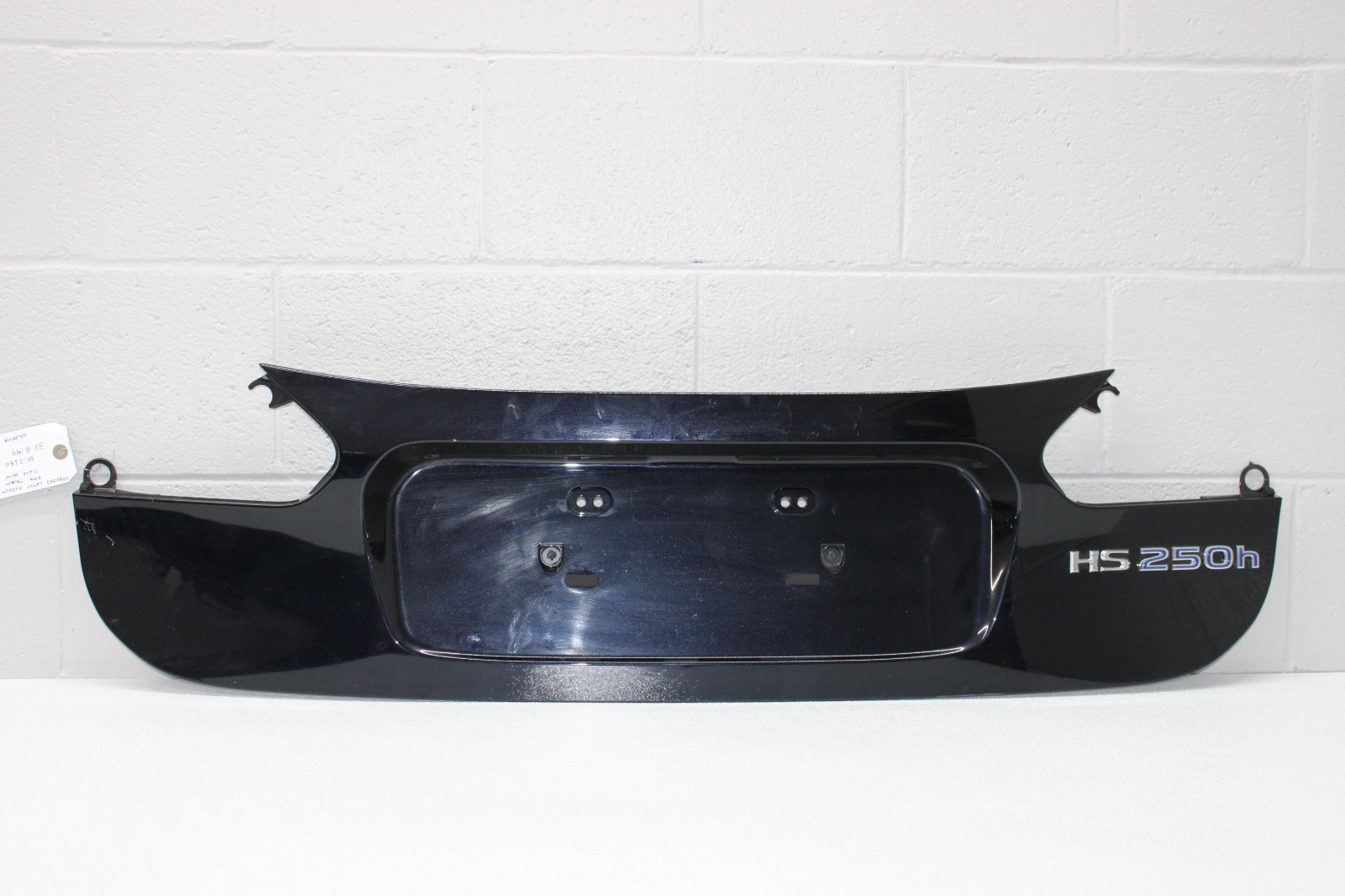2010 2012 LEXUS HS250H REAR TRUNK LID LICENSE PANEL MOLDING OEM
