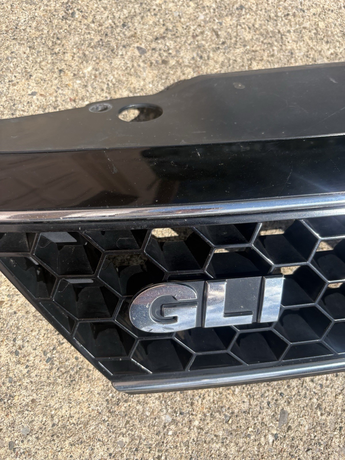 12-14 VOLKSWAGEN JETTA GLI UPPER GRILLE GRILL 12-14 VOLKSWAGEN JETTA GLI UPPER GRILLE GRILL