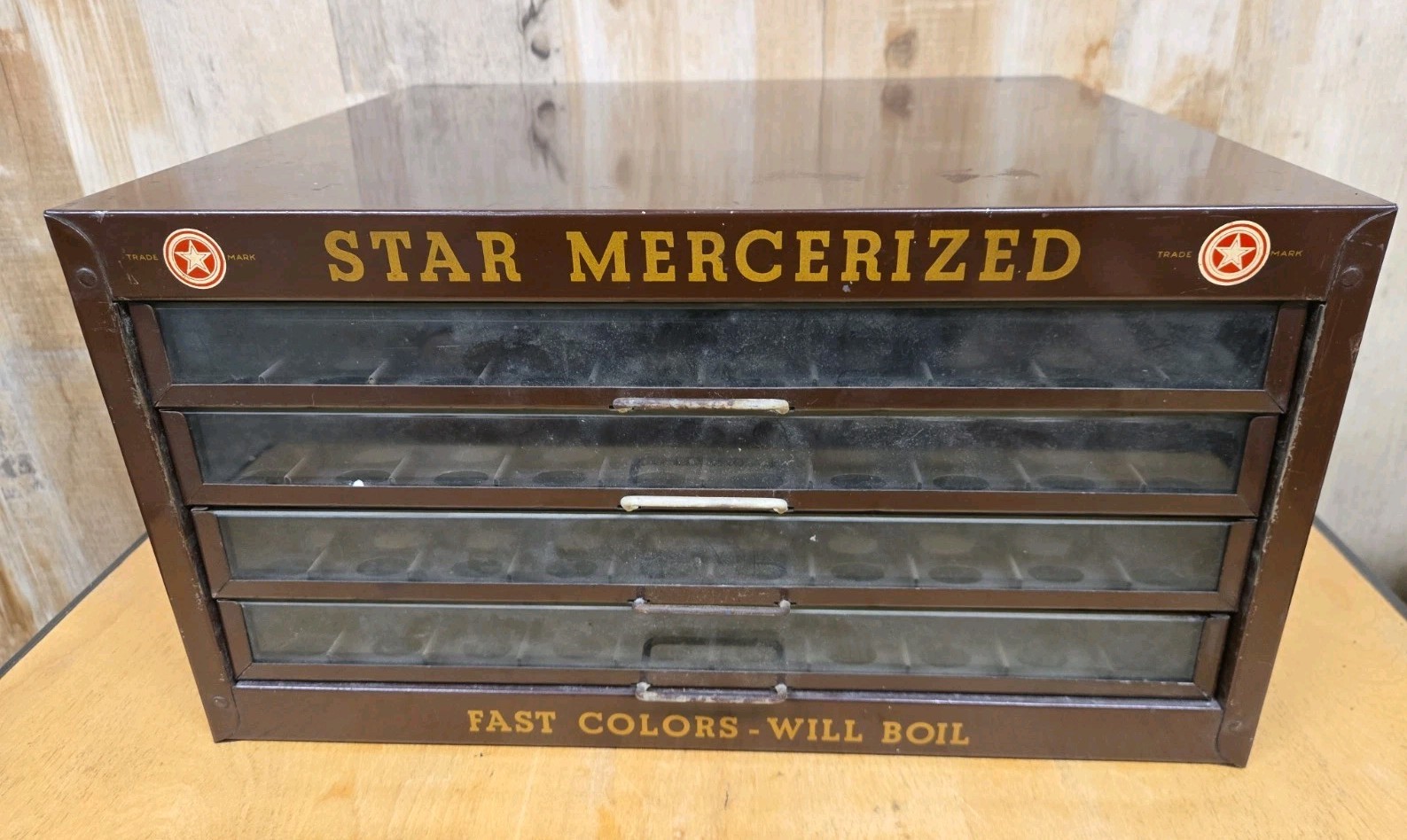 VINTAGE METAL AMERICAN THREAD COMPANY STAR MERCERIZED SPOOL CABINET / 4 DRAWER VINTAGE METAL AMERICAN THREAD COMPANY STAR MERCERIZED SPOOL CABINET / 4 DRAWER