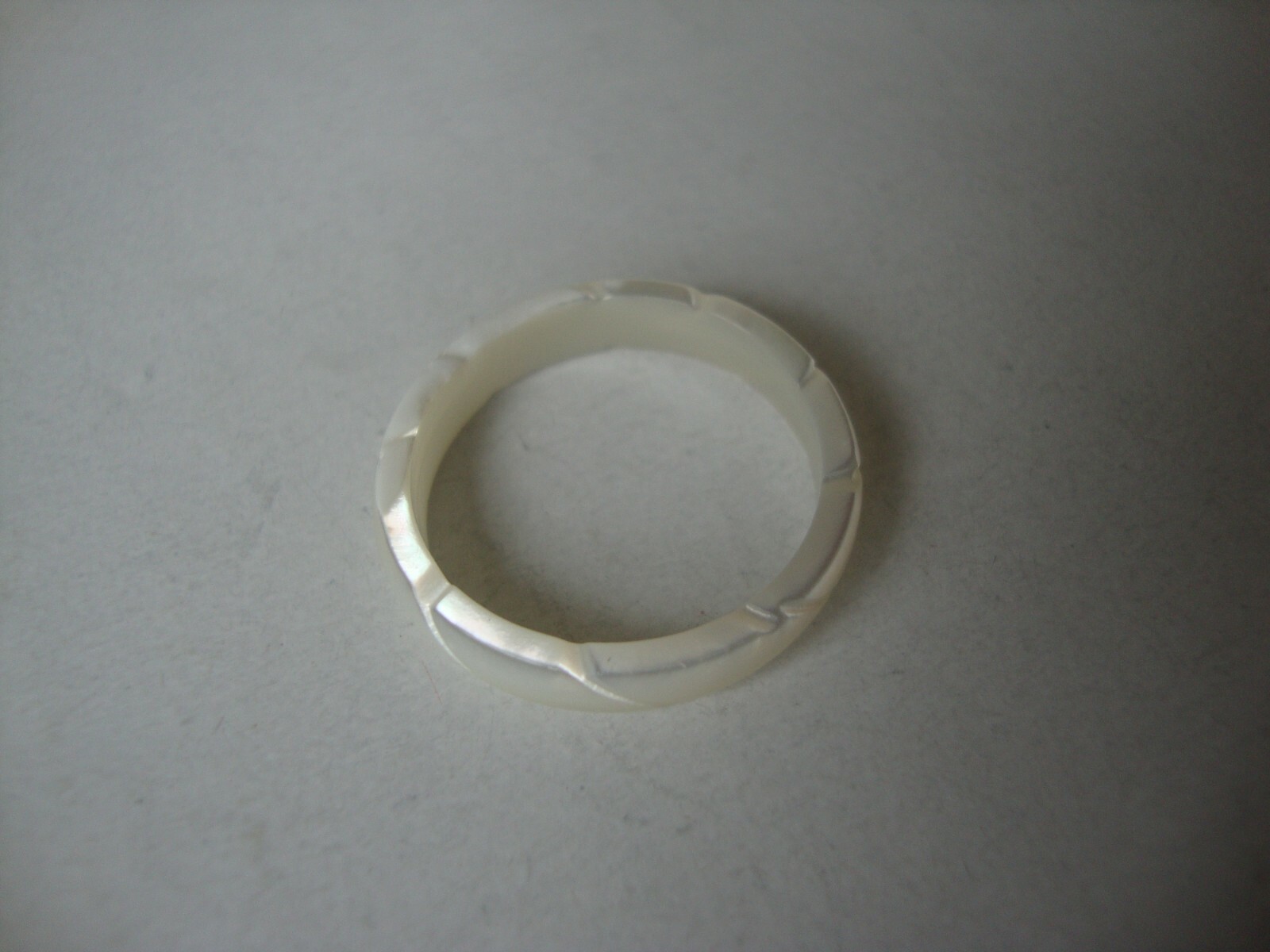 Vtg 1970s Quality Fashion Jewelry Engraved Natural Mother-of-Pearl Ring Sz 8.5 Vtg 1970s Quality Fashion Jewelry Engraved Natural Mother-of-Pearl Ring Sz 8.5