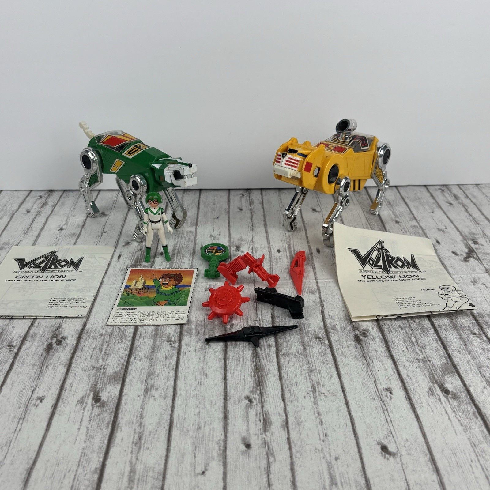Vintage Voltron Lot Green Lion With Pilot Yellow Lion And Accessories