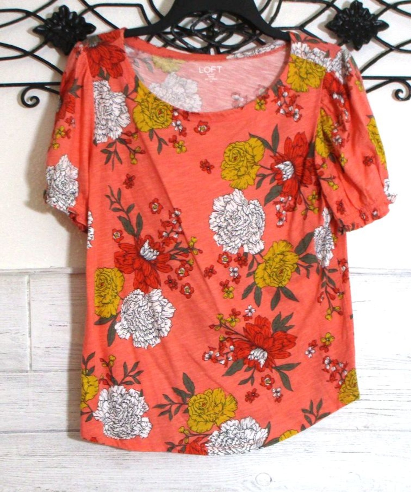 Loft Women\'s Knit Top Size MP Short Sleeve Orange Floral Round Neck Loft Women\'s Knit Top Size MP Short Sleeve Orange Floral Round Neck