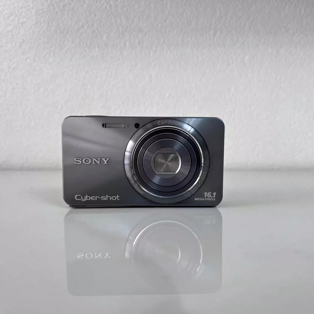Sony Cyber-shot DSC-W570 16.1MP 5x Zoom Digital Camera W / English Silver Sony Cyber-shot DSC-W570 16.1MP 5x Zoom Digital Camera W / English Silver