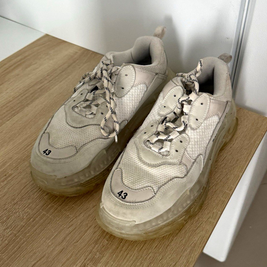 Balenciaga Triple S Men\'s White/Beige Low Top Lace-Up Athletic Sneakers