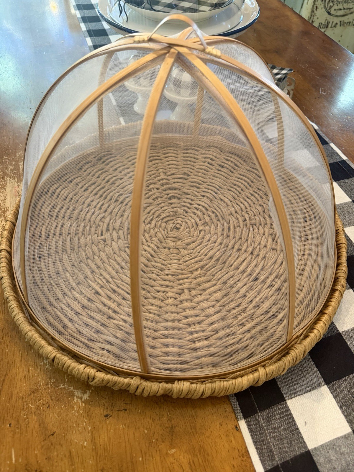 VTG Handcrafted Bamboo & Lidded Mesh Dome Cover with Round Woven Tray 18\