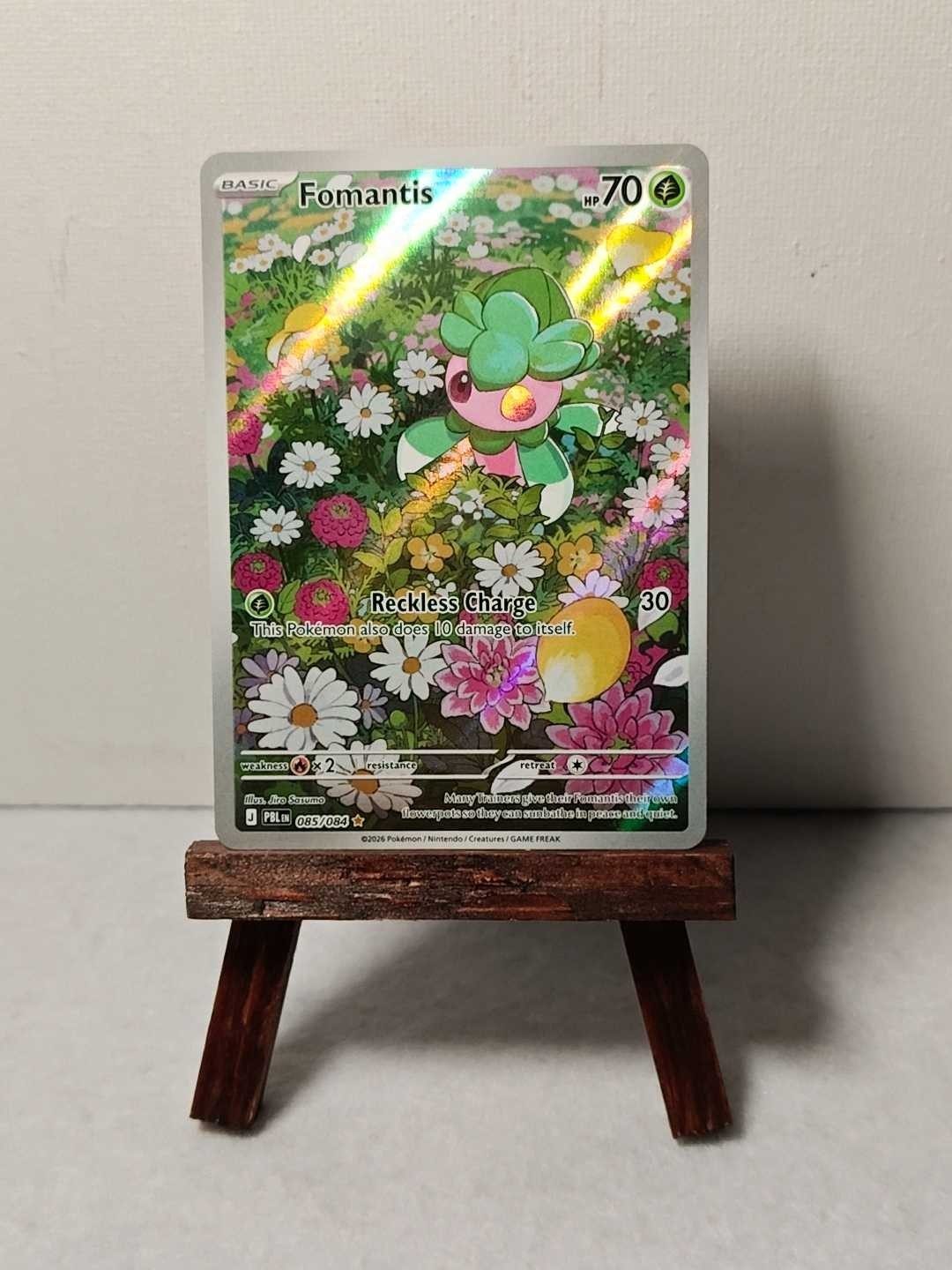 Fomantis 085/084 Me05: Pitch Black Holo Fomantis 085/084 Me05: Pitch Black Holo