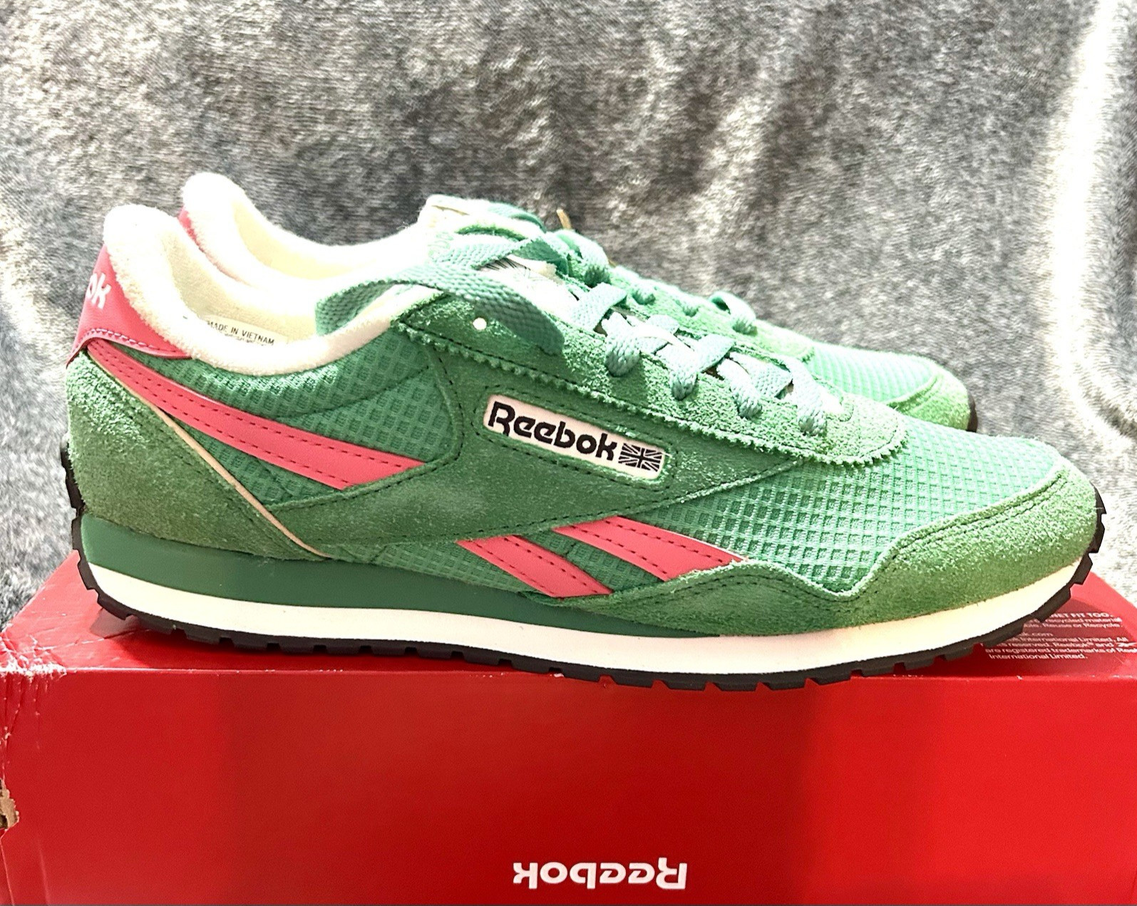 Reebok Classic AZ Upgrade Green Passion Pink Women\'s Size 9.5