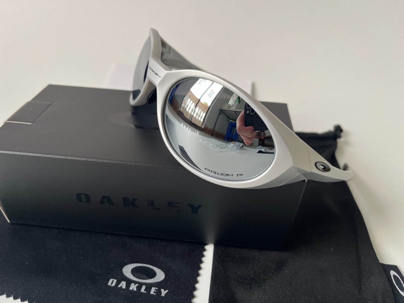 Oakley OO9438 Eye Jacket Matte Silver Frame/Silver Prizm Polarized Lenses Oakley OO9438 Eye Jacket Matte Silver Frame/Silver Prizm Polarized Lenses